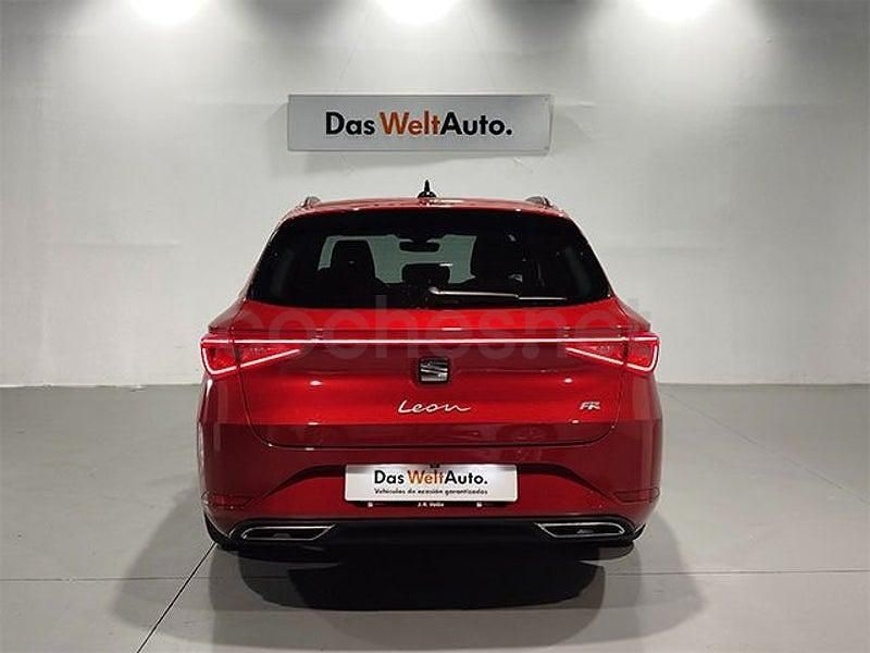 Usado Seat Leon FR 150 CV (110 kW) 2024 Granate Familiar