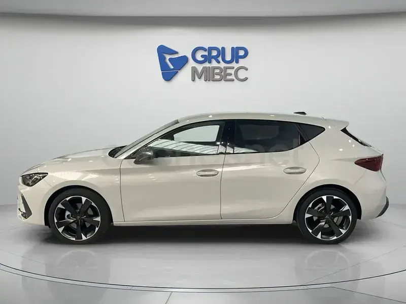 Usado Cupra Leon 150 CV (110 kW) 2025 Gris / plata Berlina