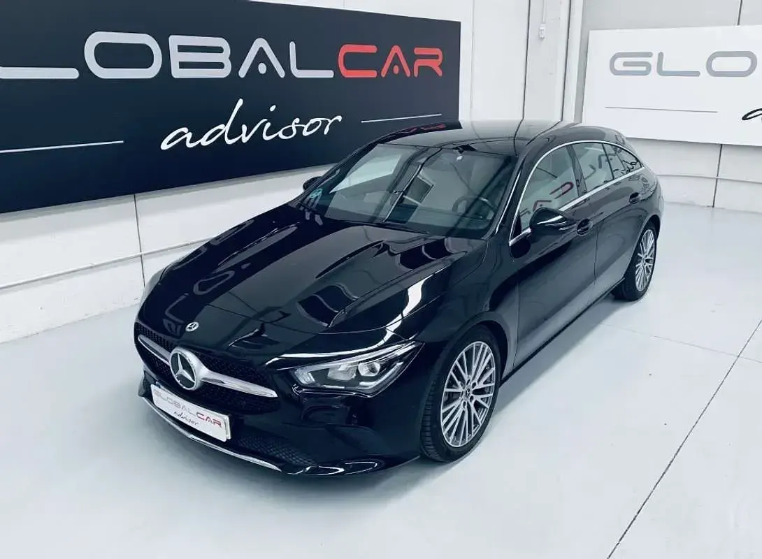 Usado Mercedes CLA220 Shooting Brake 190 CV (139 kW) 2022 Negro Familiar