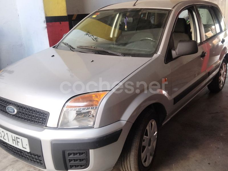 Gris / plata Usado 2011 Ford Fusion Ambiente Berlina | 3500 € (Buen precio) - Imagen 1/4