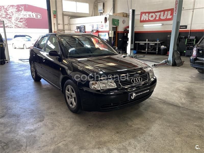 Usado Audi A3 Attraction 100 CV (73 kW) 2004 Negro Utilitario