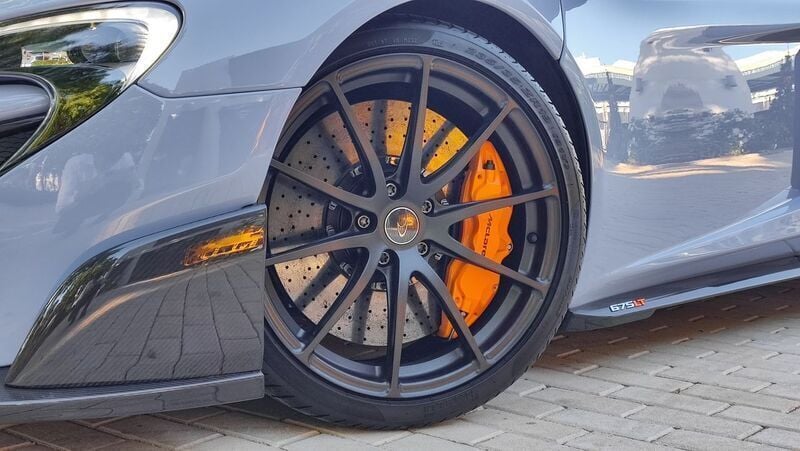 Usado McLaren 675LT 675 CV (496 kW) 2016 Gris claro Coupe