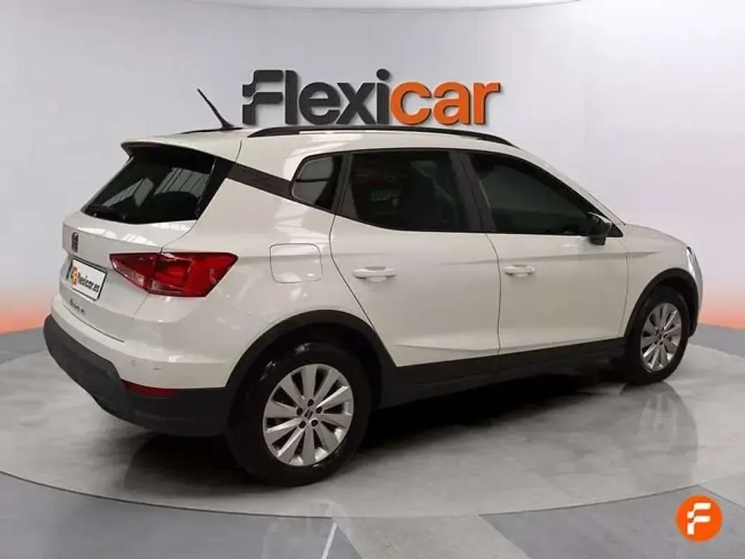 Usado Seat Arona Reference 95 CV (69 kW) 2022 Blanco SUV