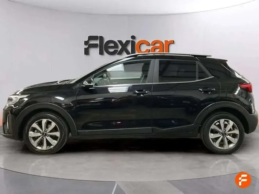 Usado Kia Stonic 84 CV (61 kW) 2022 Negro SUV
