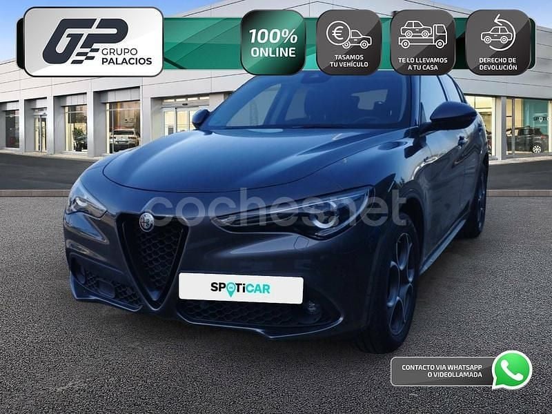 Usado Alfa Romeo Stelvio Sprint 190 CV (139 kW) 2021 Gris / plata SUV