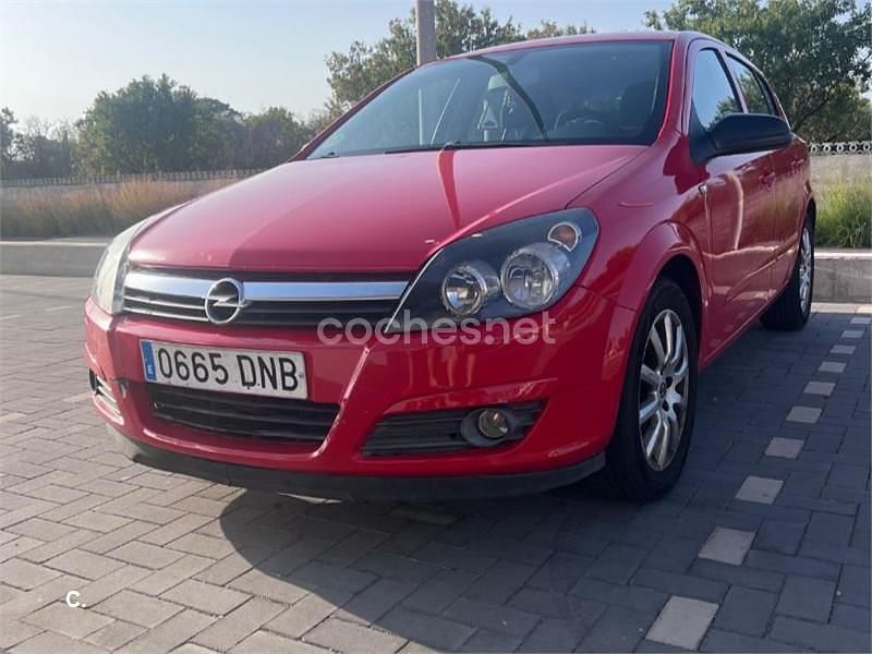 Usado Opel Astra Cosmo 100 CV (73 kW) 2005 Rojo Berlina