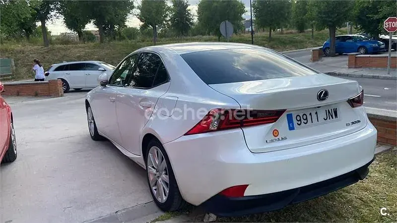 Usado Lexus IS300h Executive Line 223 CV (164 kW) 2016 Blanco Berlina