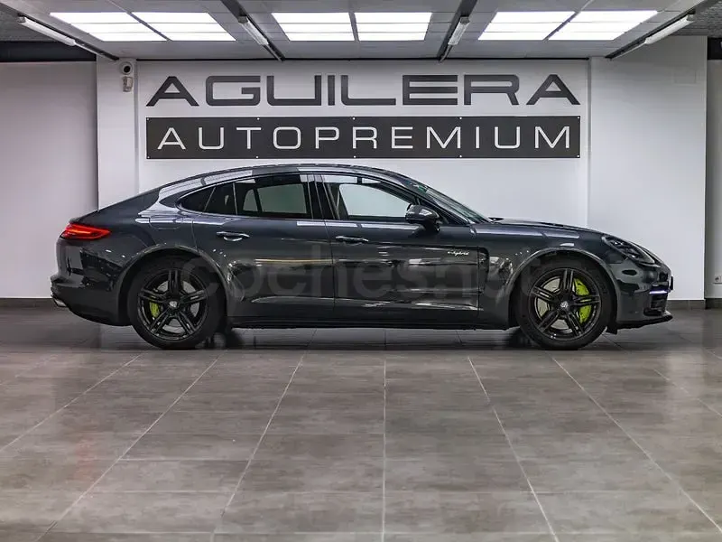 Usado Porsche Panamera 4 E-Hybrid 462 CV (339 kW) 2017 Gris / plata Utilitario