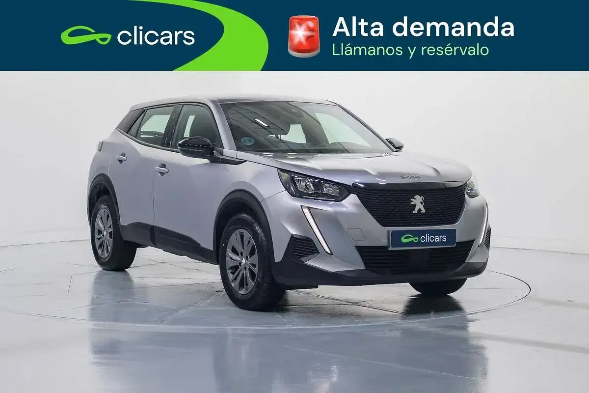 Usado Peugeot 2008 Active 131 CV (96 kW) 2023 Plateado SUV