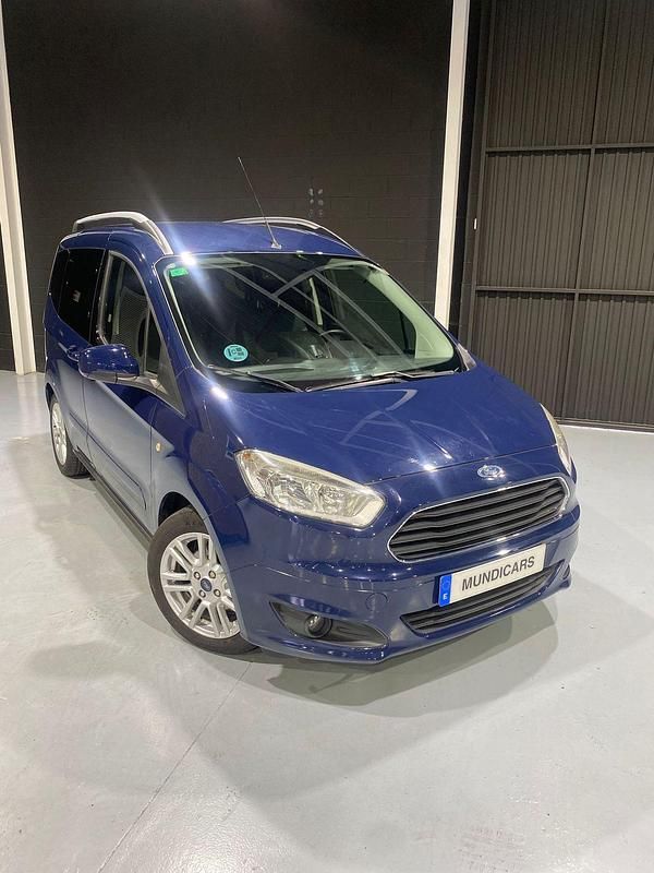 Usado Ford Tourneo Courier Ambiente 102 CV (75 kW) 2017 Azul Monovolumen