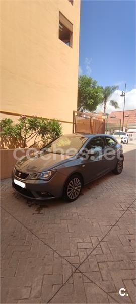 Usado Seat Ibiza SC CONNECT 90 CV (66 kW) 2016 Gris / plata Utilitario