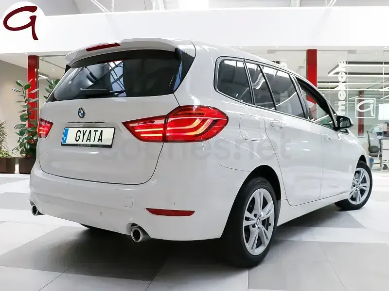 Begagnad BMW 218 150 HK (110 kW) 2018 Vit Kombi