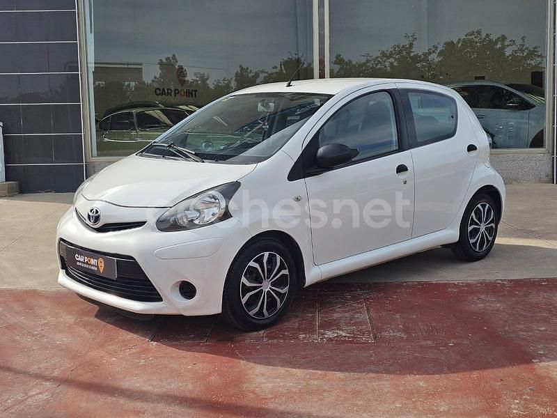 Usado Toyota Aygo City 68 CV (50 kW) 2013 Blanco Utilitario