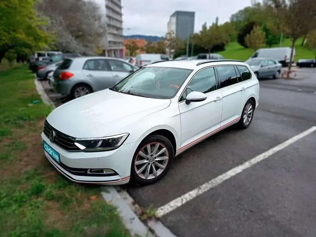 Usado VW Passat R-line 150 CV (110 kW) 2017 Blanco Familiar