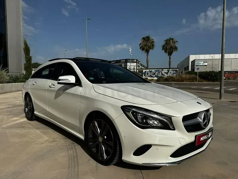 Usado Mercedes CLA200 Shooting Brake 136 CV (100 kW) 2017 Blanco Familiar