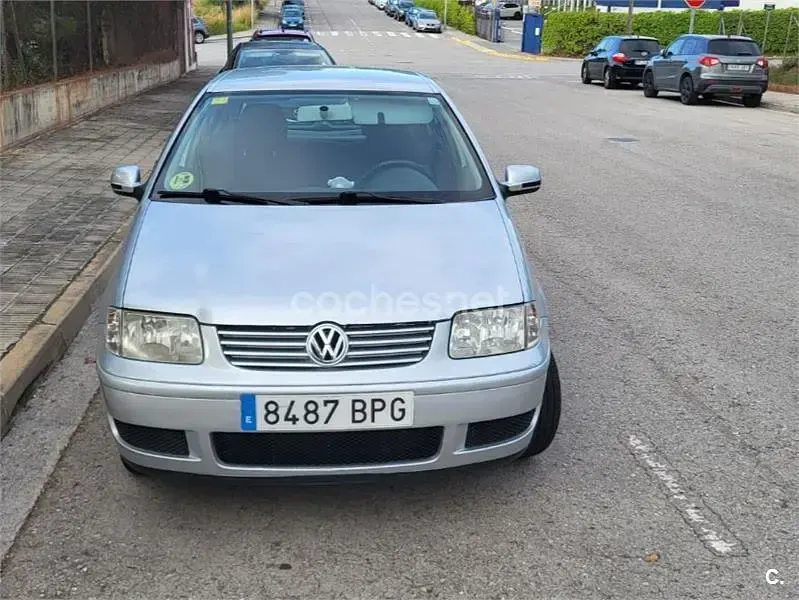 Usado VW Polo Trendline 75 CV (55 kW) 2001 Gris / plata Berlina