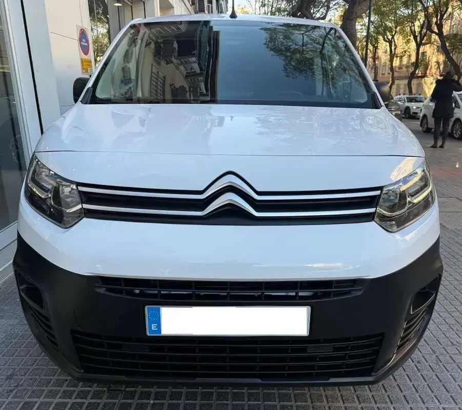 Usado Citroën Berlingo 100 kW (136 CV) 2023 Blanco Monovolumen