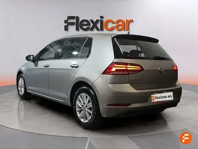 Usado VW Golf VII Advance 115 CV (84 kW) 2019 Marrón Berlina