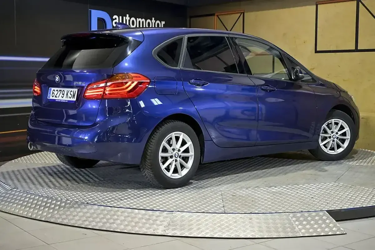 Usado BMW 216 Comfort Edition 117 HP (86 kW) 2018 Azul Monovolume