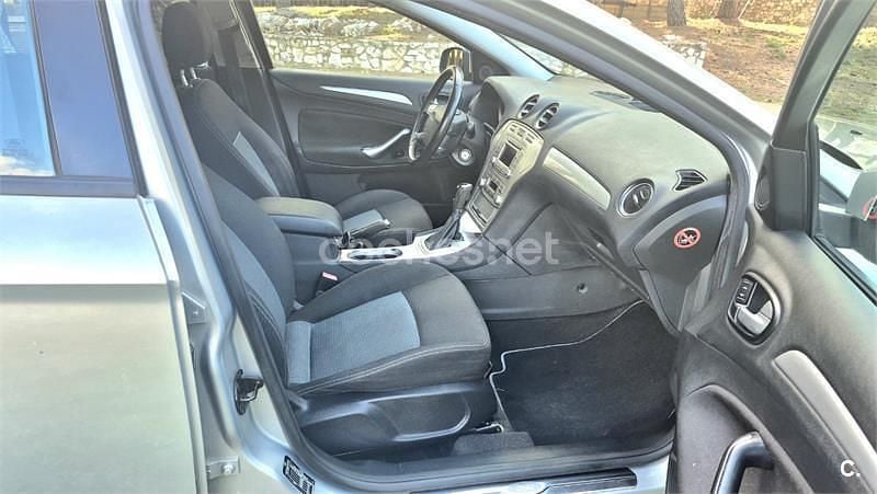 Usado Ford Mondeo Trend 140 CV (102 kW) 2010 Gris / plata Berlina