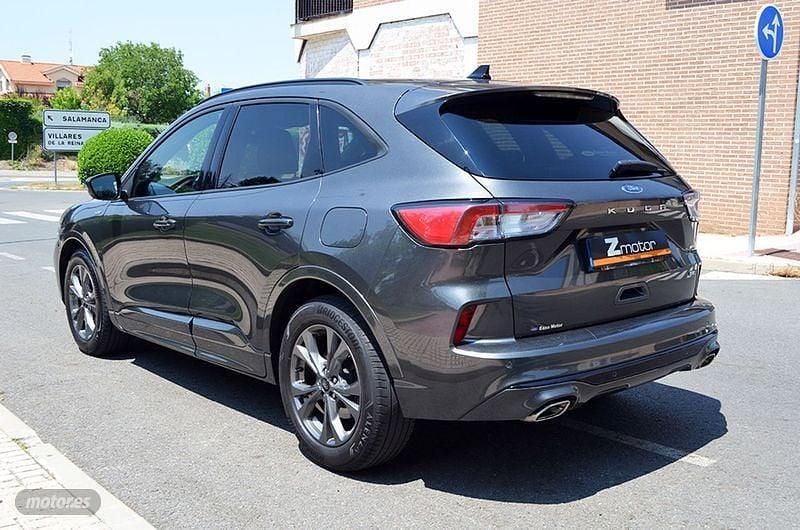 Usado Ford Kuga ST-Line X 150 CV (110 kW) 2020 Gris / plata SUV