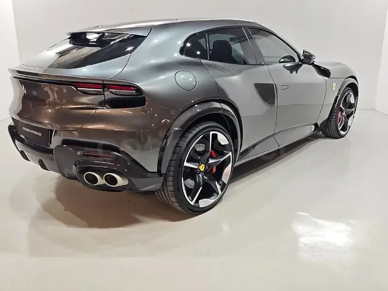 Usado Ferrari Purosangue 725 CV (533 kW) 2025 Gris / plata SUV