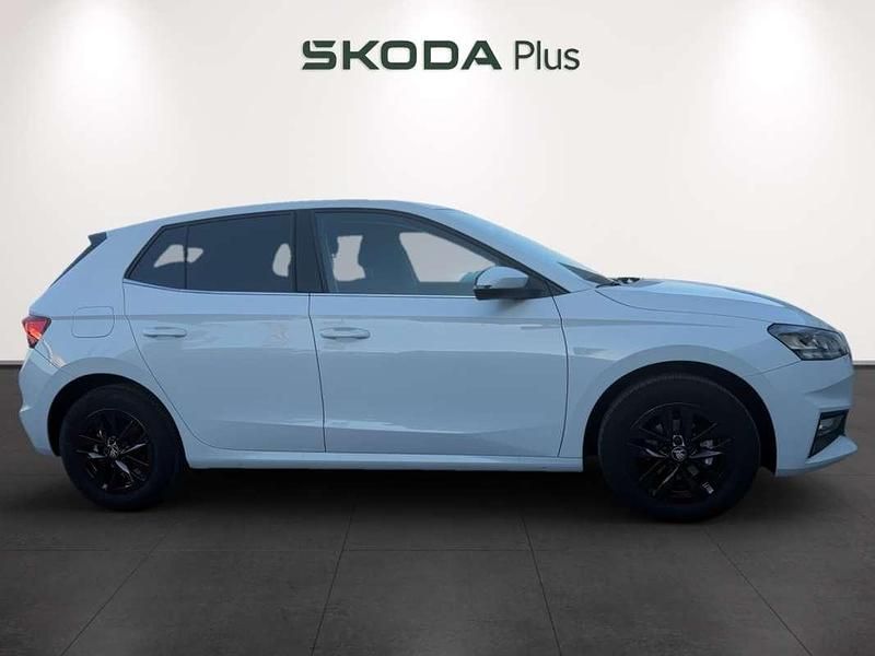 Usado Skoda Fabia Selection 95 CV (69 kW) 2025 Blanco Utilitario