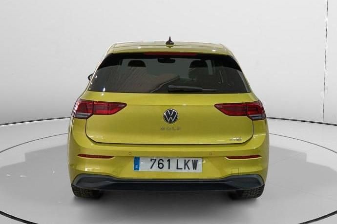 Usado VW Golf VIII Life 151 HP (111 kW) 2020 Amarelo Citadino
