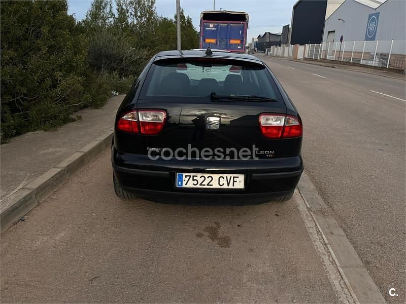 Usado Seat Leon Stella 110 CV (80 kW) 2004 Negro Utilitario