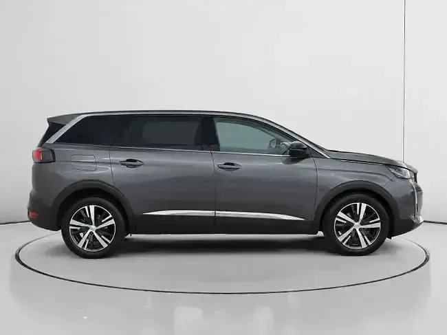 Usado Peugeot 5008 Allure 130 CV (95 kW) 2022 Gris SUV