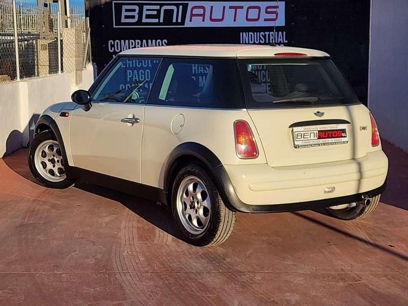 Usado Mini ONE 90 CV (66 kW) 2004 Beige Utilitario