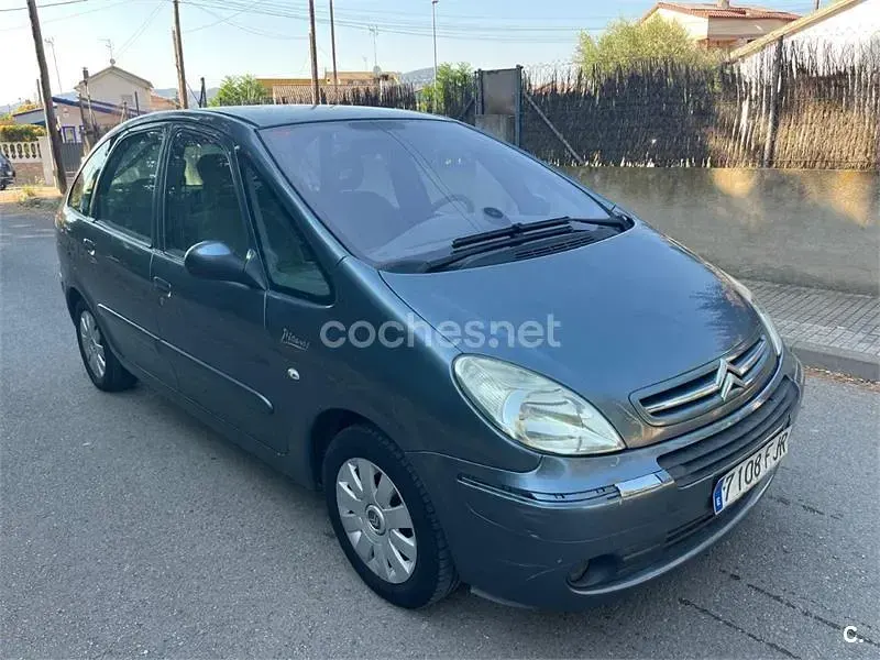 Usado Citroën Xsara Picasso Exclusive 95 CV (69 kW) 2006 Azul Monovolumen
