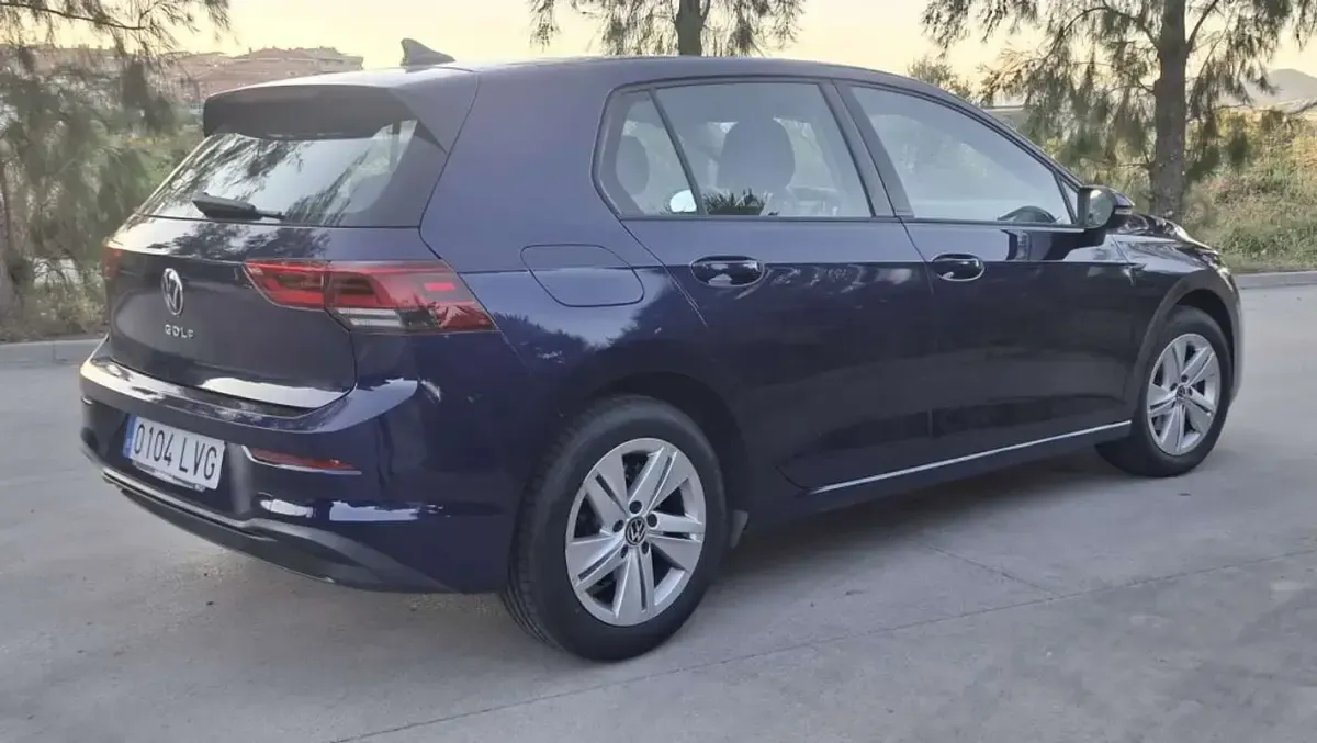 Usado VW Golf VIII Life 116 CV (85 kW) 2021 Azul Utilitario