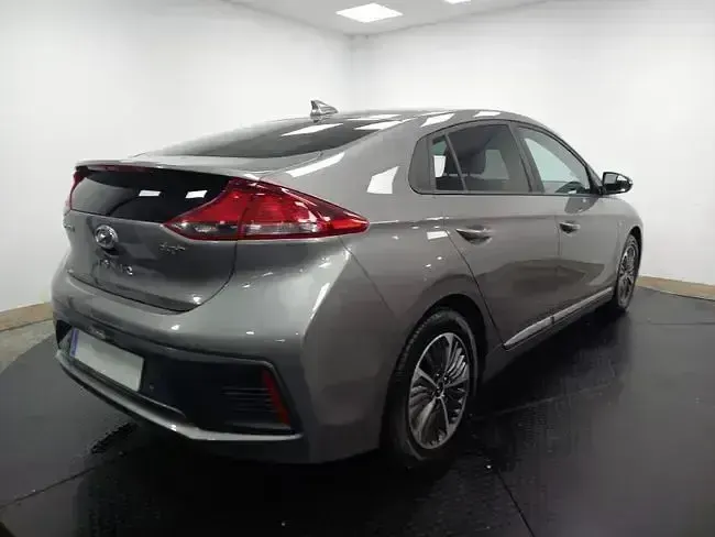 Usado Hyundai Ioniq 143 CV (105 kW) 2021 Gris Utilitario