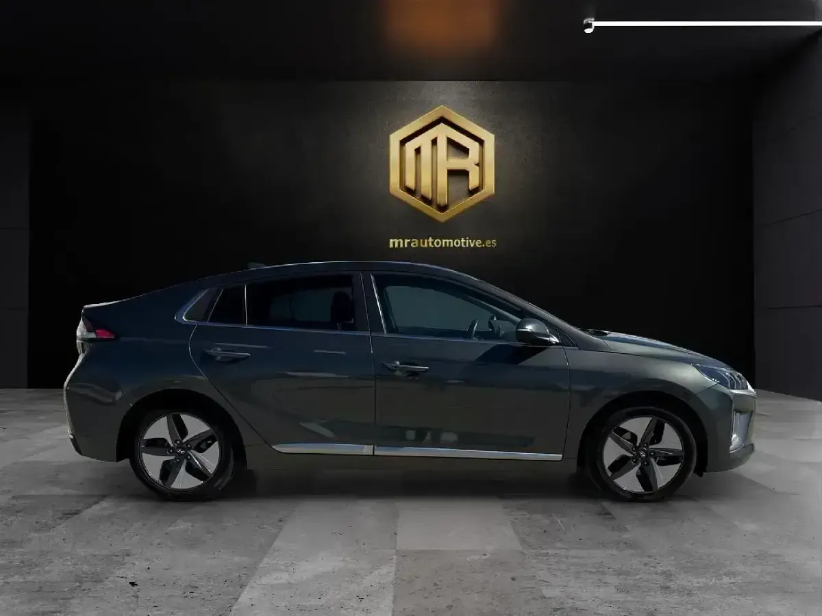 Usado Hyundai Ioniq 141 CV (103 kW) 2022 Gris Utilitario