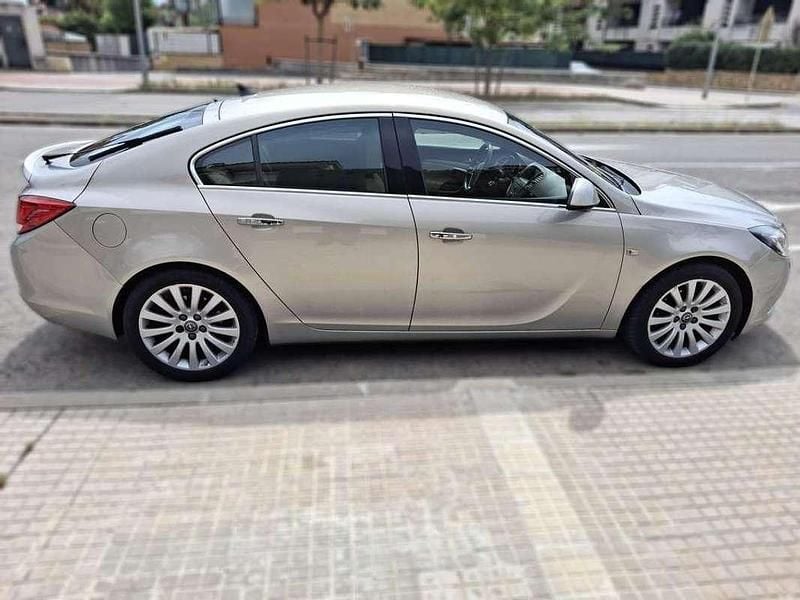 Usado Opel Insignia Cosmo 131 CV (96 kW) 2010 Gris Familiar