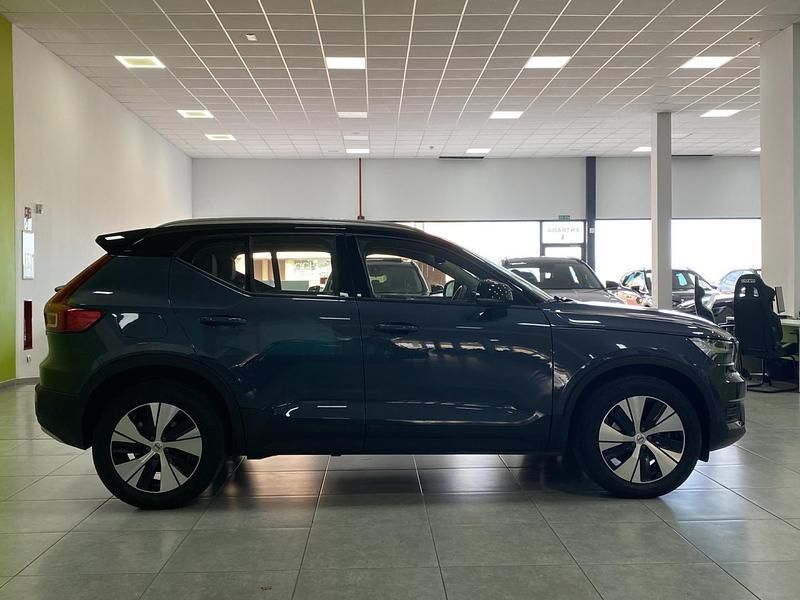 Usado Volvo XC40 Momentum 197 CV (144 kW) 2022 Azul SUV