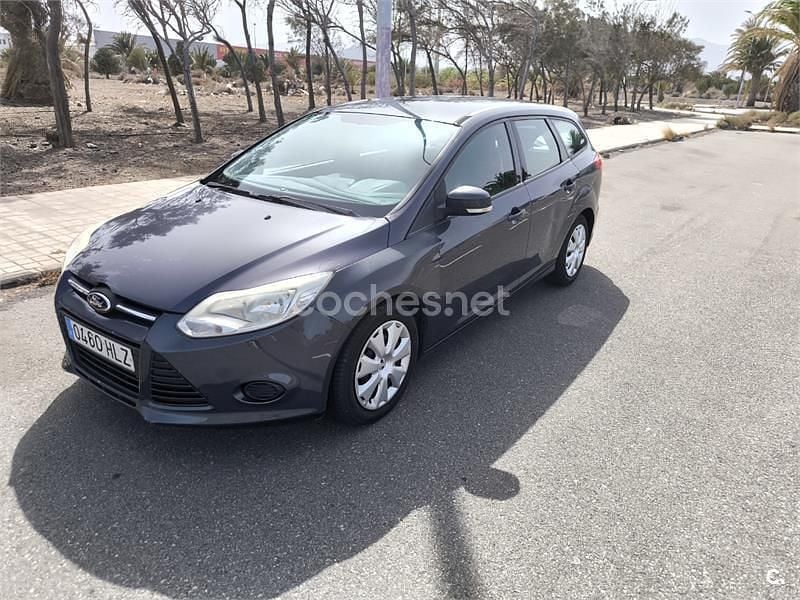 Usado Ford Focus Trend 95 CV (69 kW) 2012 Azul Familiar