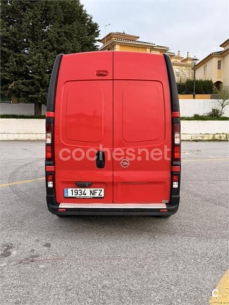 Usado Opel Vivaro 120 CV (88 kW) 2018 Rojo Monovolumen