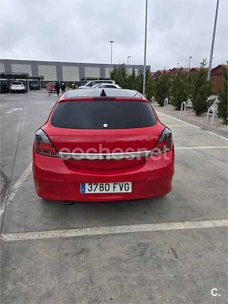 Usado Opel Astra GTC Cosmo 120 CV (88 kW) 2007 Rojo Berlina