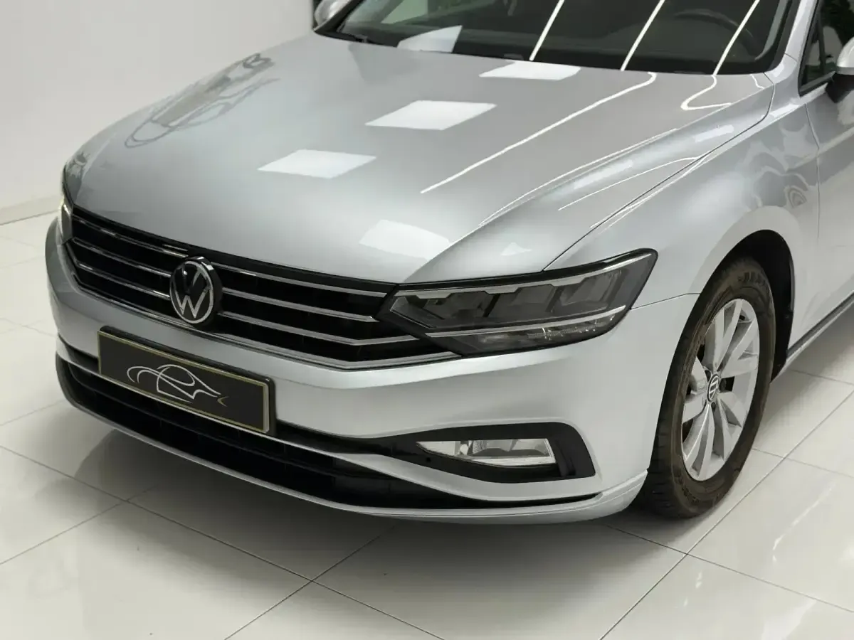 Usado VW Passat Business 122 CV (89 kW) 2021 Gris Berlina