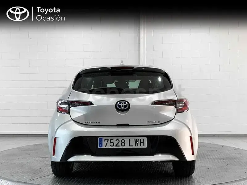 Usado Toyota Corolla Active 122 CV (89 kW) 2022 Gris / plata Berlina