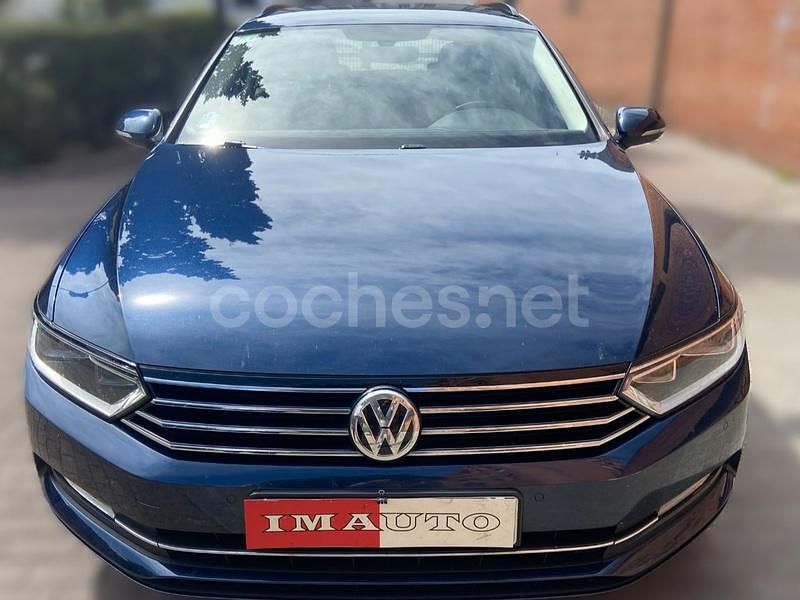 Usado VW Passat Advance 150 CV (110 kW) 2017 Azul Familiar