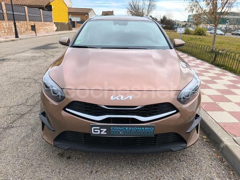 Usado Kia Ceed 120 CV (88 kW) 2022 Marrón Utilitario