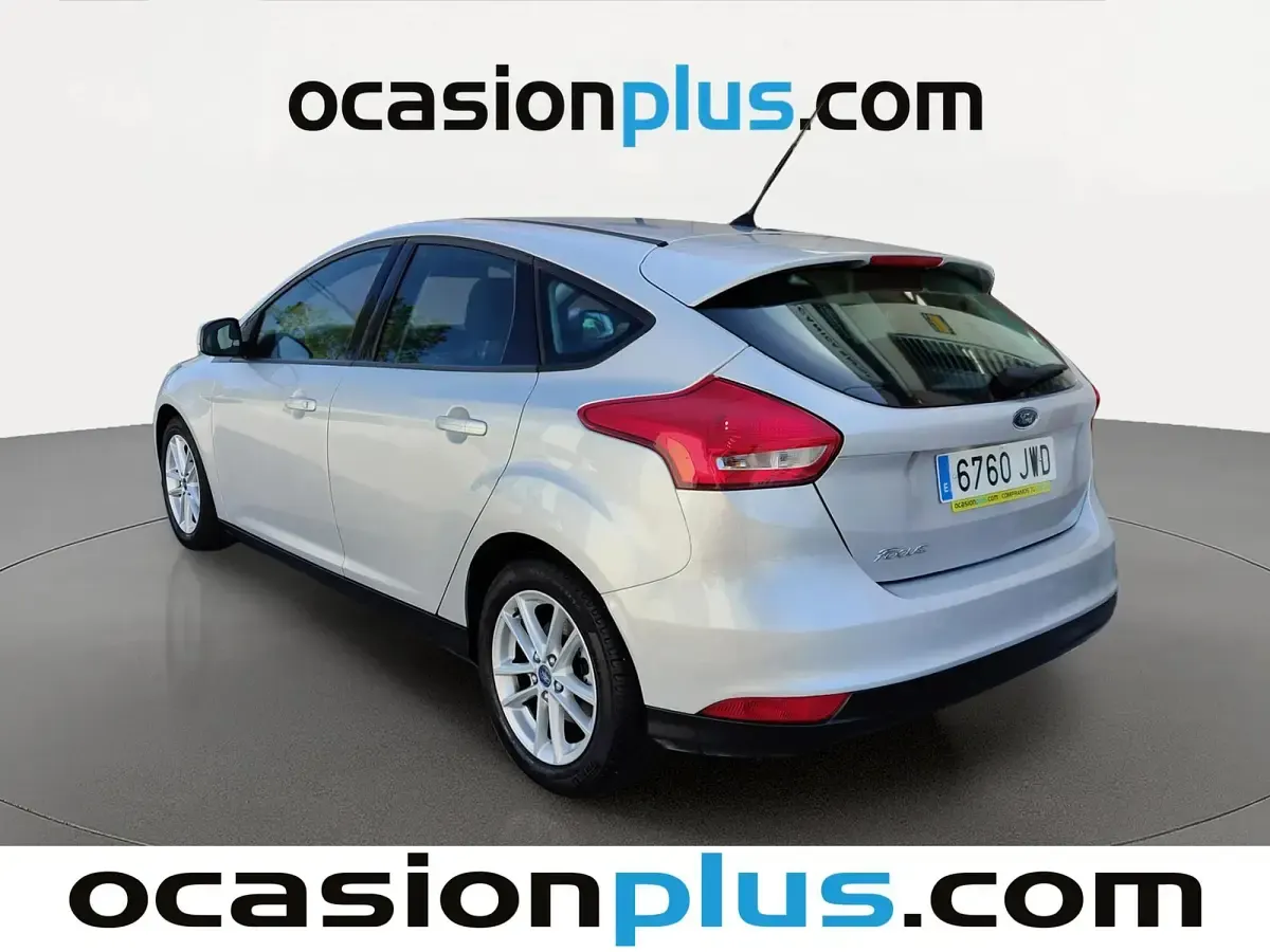 Usado Ford Focus Trend+ 125 CV (91 kW) 2017 Gris plata Utilitario