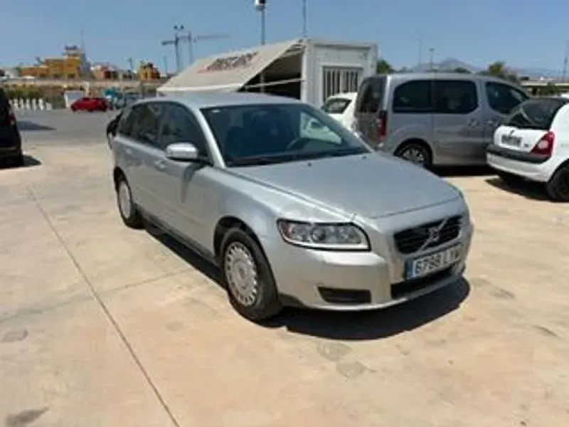 Usado Volvo V50 Drive Kinetic 109 CV (80 kW) 2009 Gris / plata Familiar