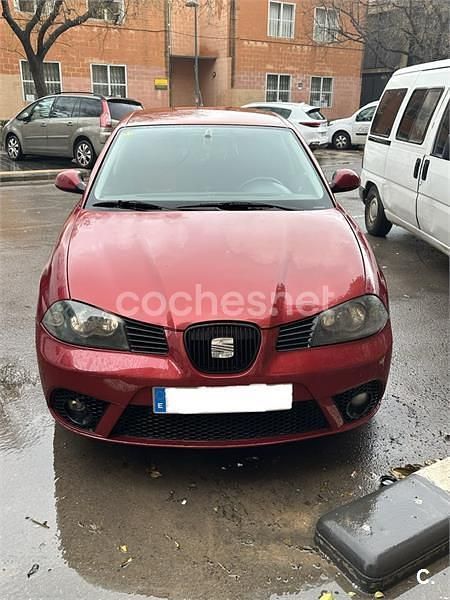 Usado Seat Ibiza Sport 100 CV (73 kW) 2005 Granate Utilitario