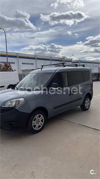 Usado Fiat Doblò Dynamic 90 CV (66 kW) 2016 Azul Monovolumen