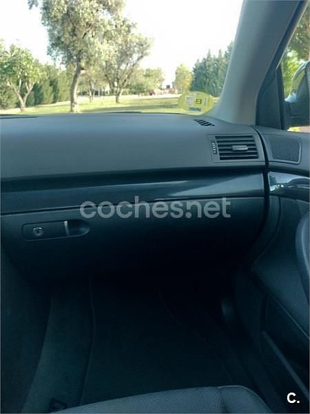 Usado Audi A4 170 CV (125 kW) 2002 Gris / plata Berlina