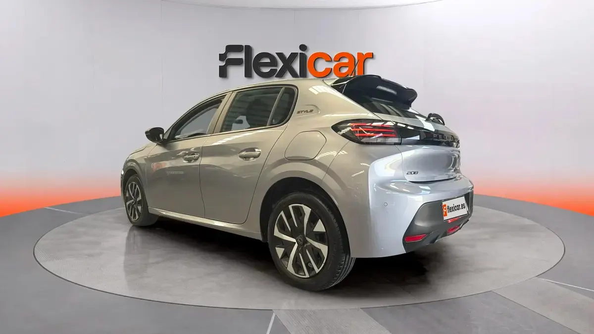 Usado Peugeot 208 Style 110 CV (80 kW) 2025 Gris Utilitario